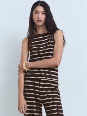 Knitted top with geometric print